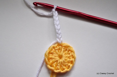 Crochet Daisy Tutorial | Classy Crochet